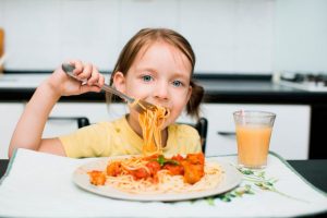 Tanpa Marah ! Inilah 6 Trik Ampuh Agar Anak Suka Makan Buah dan Sayur !